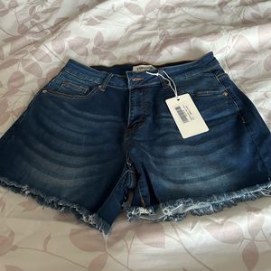 NWT Vipones cut off jean shorts. Size 8
